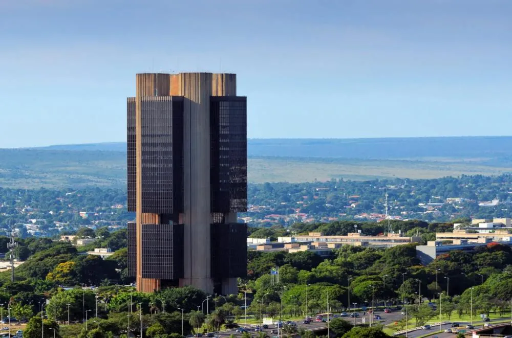Banco Central sinaliza incerteza e pode mudar rumo dos juros no Brasil